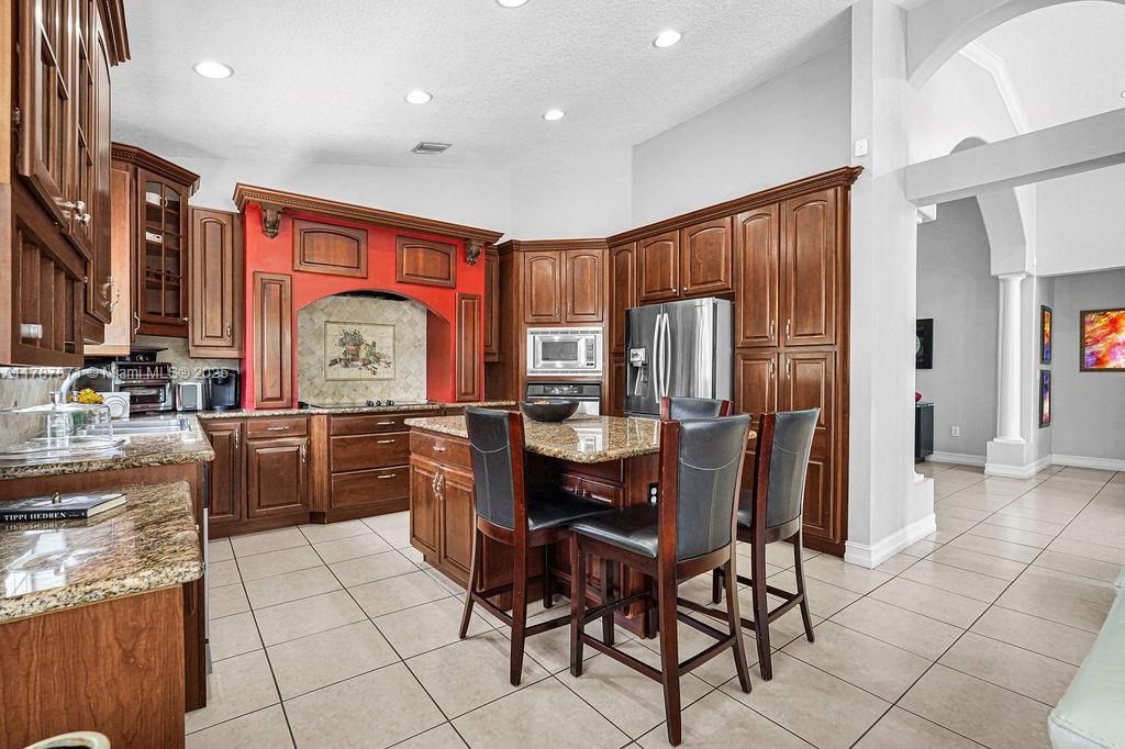 Recently Sold: $1,299,000 (4 beds, 3 baths, 2307 Square Feet)