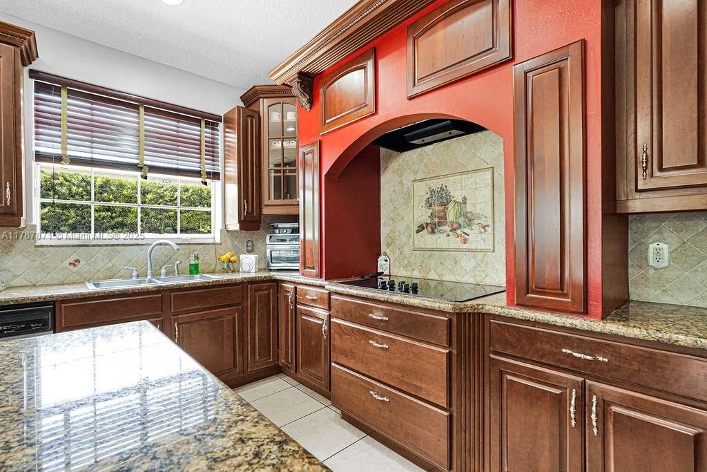 Recently Sold: $1,299,000 (4 beds, 3 baths, 2307 Square Feet)