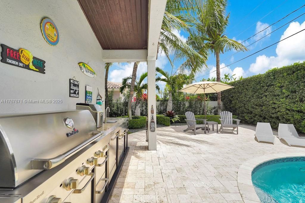 Recently Sold: $1,299,000 (4 beds, 3 baths, 2307 Square Feet)