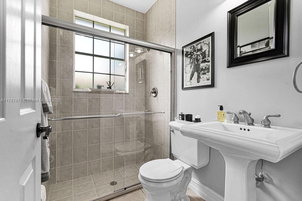 Recently Sold: $1,299,000 (4 beds, 3 baths, 2307 Square Feet)