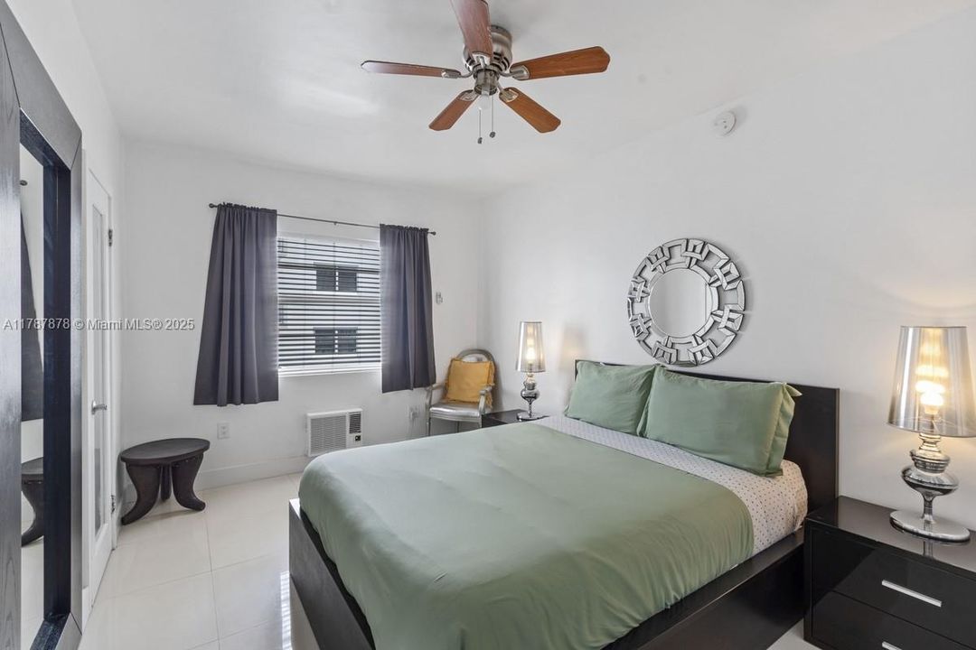 For Sale: $445,000 (1 beds, 1 baths, 410 Square Feet)