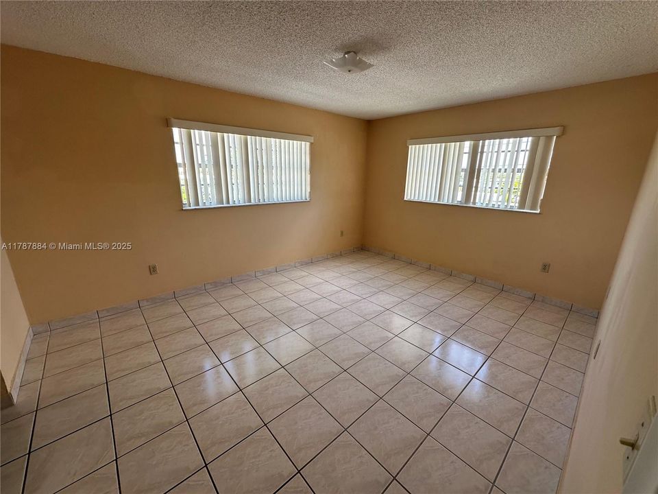 Vendido Recientemente: $224,000 (1 camas, 1 baños, 780 Pies cuadrados)