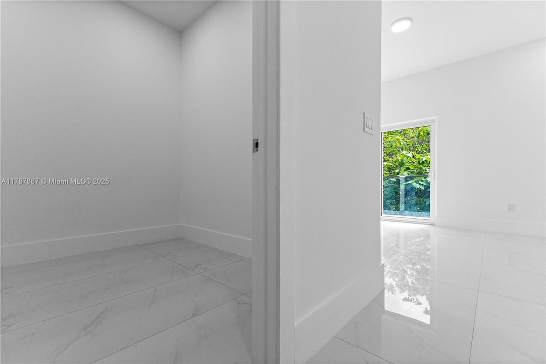 Vendido Recientemente: $1,289,000 (3 camas, 3 baños, 2112 Pies cuadrados)