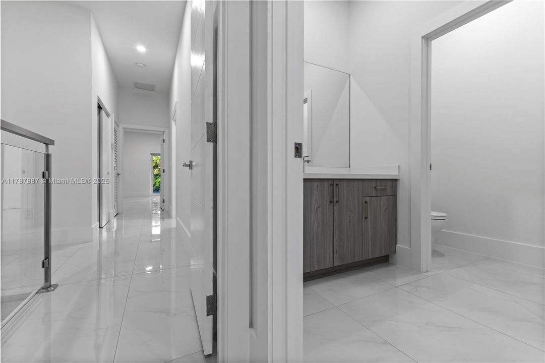 Vendido Recientemente: $1,289,000 (3 camas, 3 baños, 2112 Pies cuadrados)