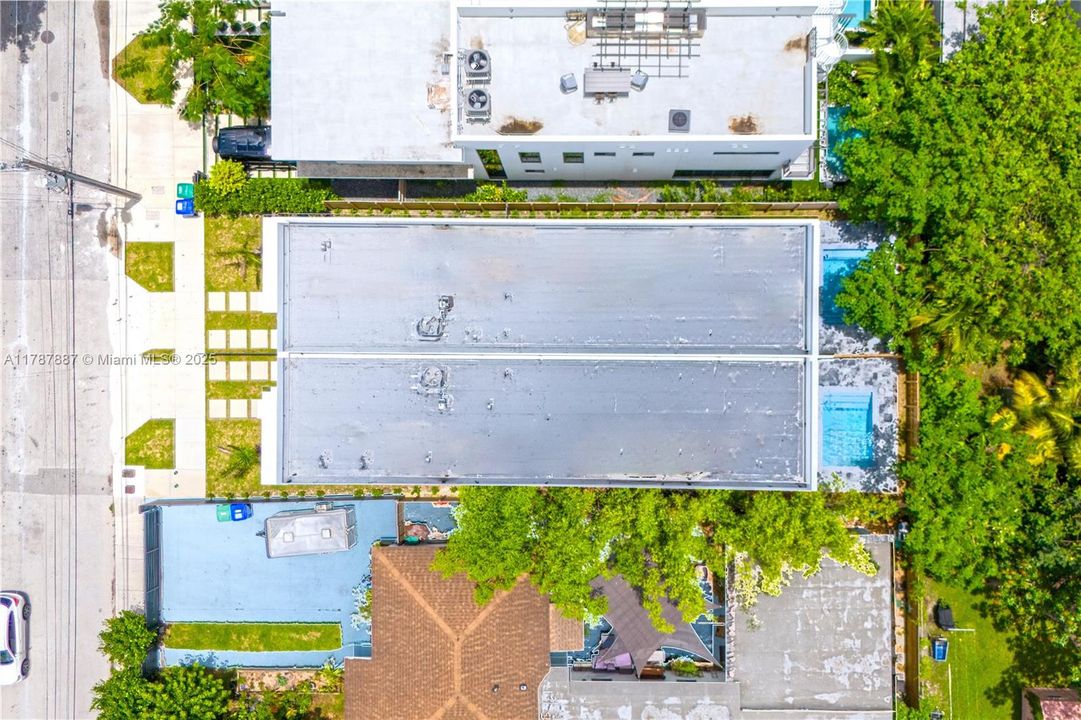 Vendido Recientemente: $1,289,000 (3 camas, 3 baños, 2112 Pies cuadrados)