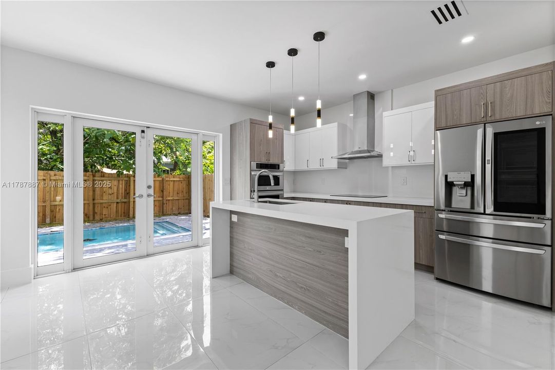 Vendido Recientemente: $1,289,000 (3 camas, 3 baños, 2112 Pies cuadrados)