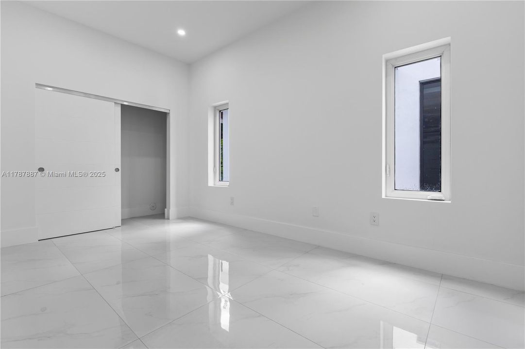 Vendido Recientemente: $1,289,000 (3 camas, 3 baños, 2112 Pies cuadrados)