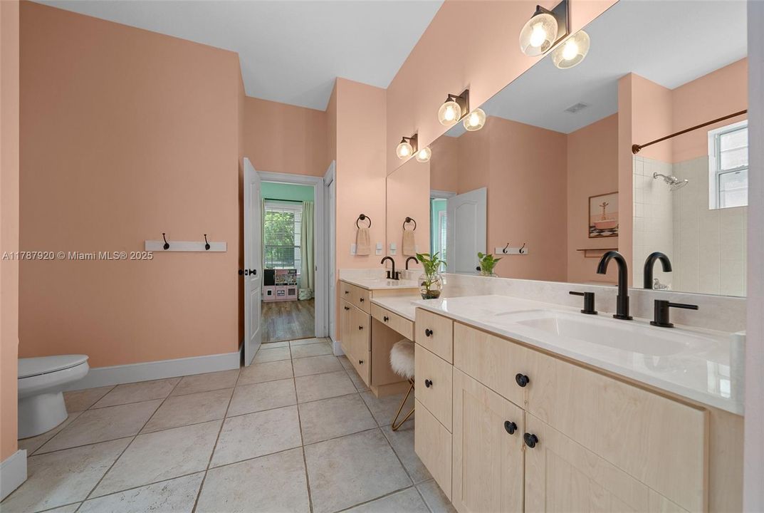Recently Sold: $849,900 (5 beds, 3 baths, 2729 Square Feet)