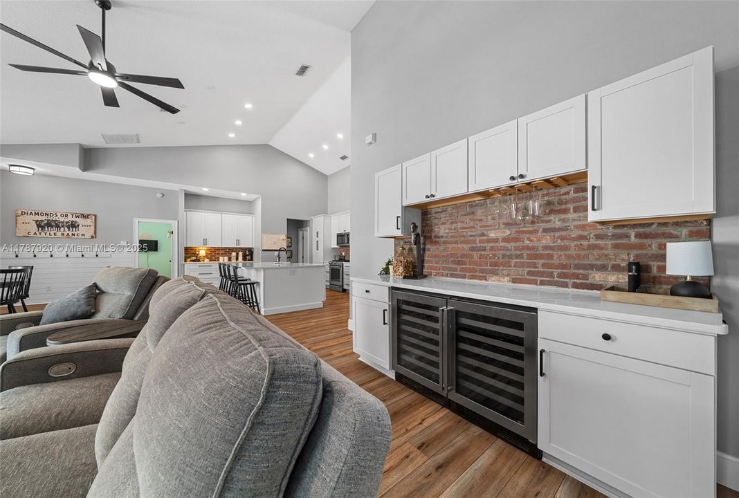 Recently Sold: $849,900 (5 beds, 3 baths, 2729 Square Feet)