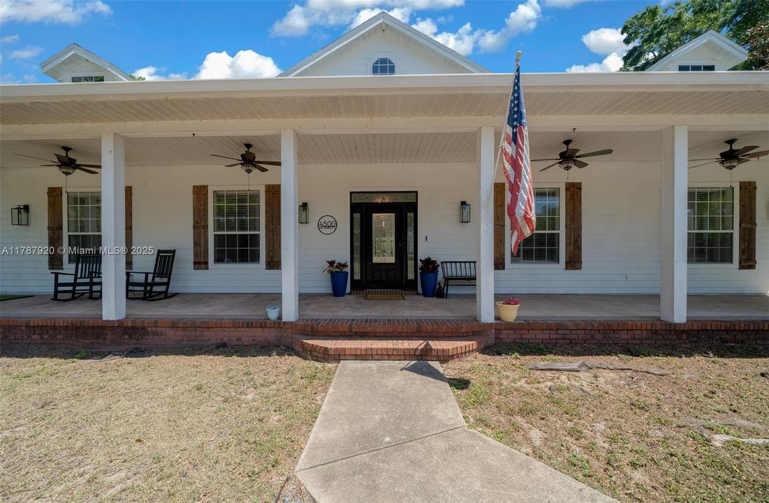 Recently Sold: $849,900 (5 beds, 3 baths, 2729 Square Feet)