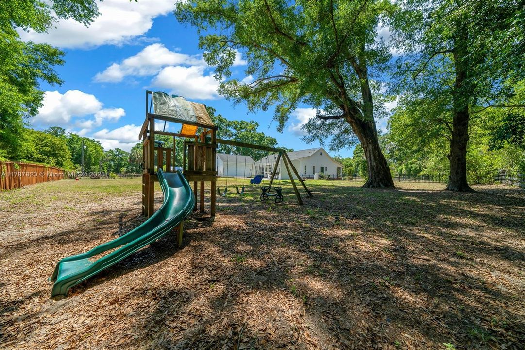 Recently Sold: $849,900 (5 beds, 3 baths, 2729 Square Feet)