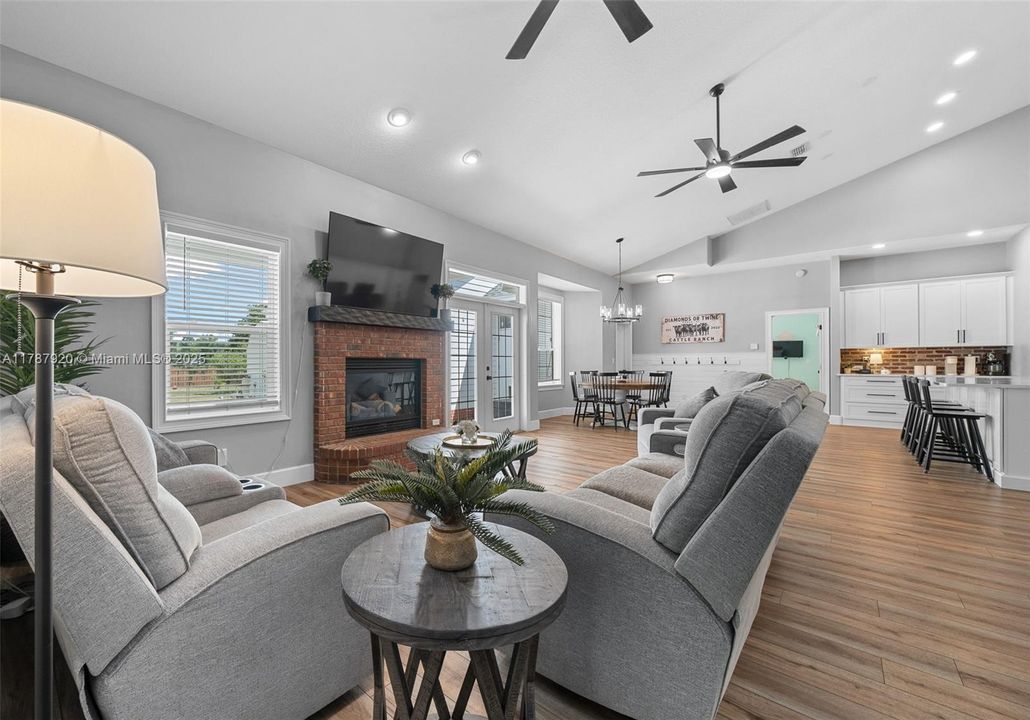 Recently Sold: $849,900 (5 beds, 3 baths, 2729 Square Feet)