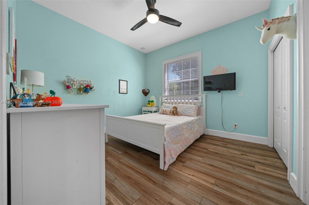 Recently Sold: $849,900 (5 beds, 3 baths, 2729 Square Feet)