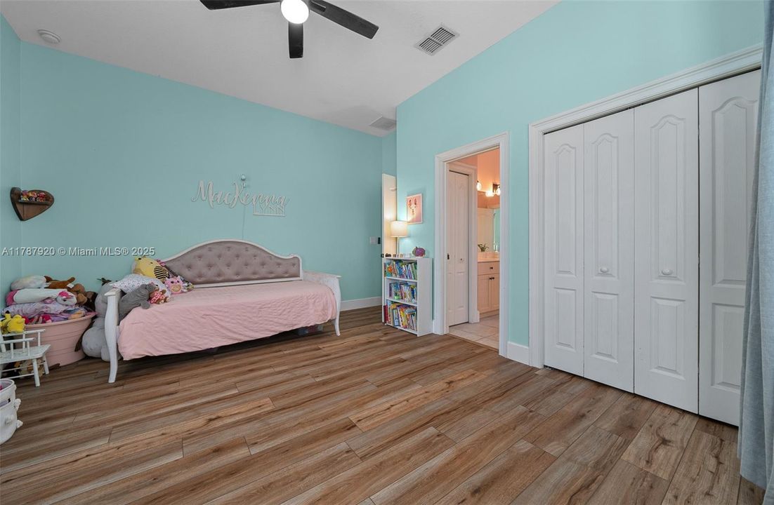 Recently Sold: $849,900 (5 beds, 3 baths, 2729 Square Feet)