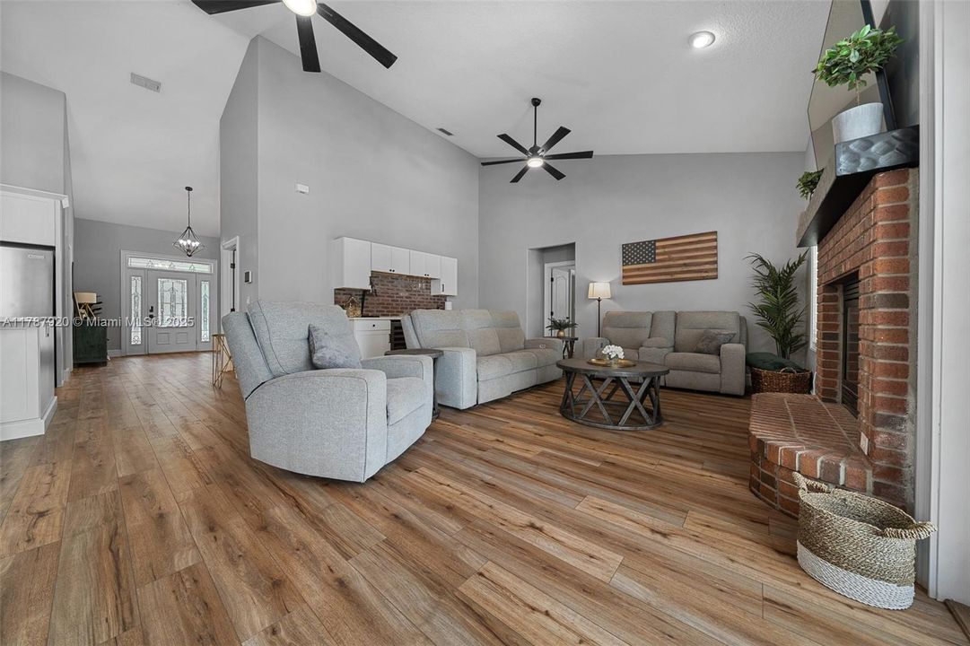Recently Sold: $849,900 (5 beds, 3 baths, 2729 Square Feet)