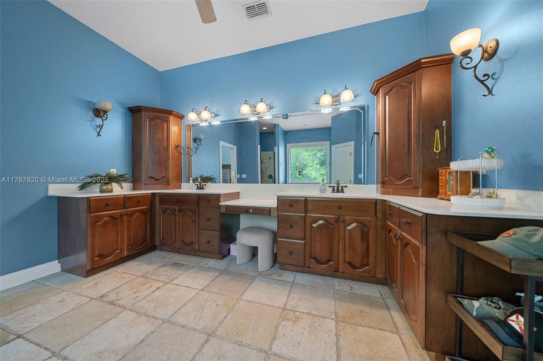 Recently Sold: $849,900 (5 beds, 3 baths, 2729 Square Feet)