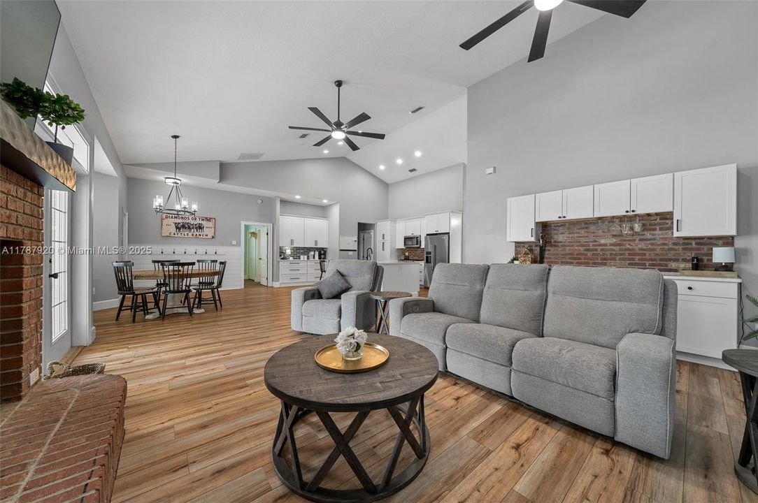 Recently Sold: $849,900 (5 beds, 3 baths, 2729 Square Feet)