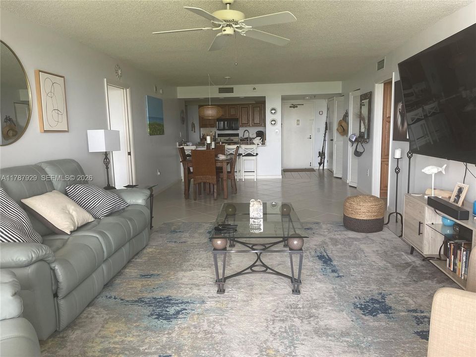 For Rent: $2,800 (2 beds, 2 baths, 1436 Square Feet)