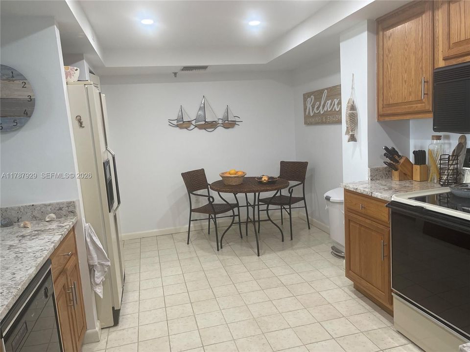 For Rent: $2,800 (2 beds, 2 baths, 1436 Square Feet)
