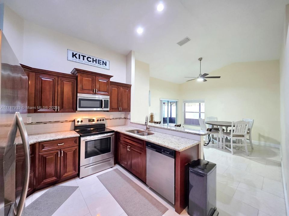 Recently Sold: $528,000 (3 beds, 2 baths, 1716 Square Feet)