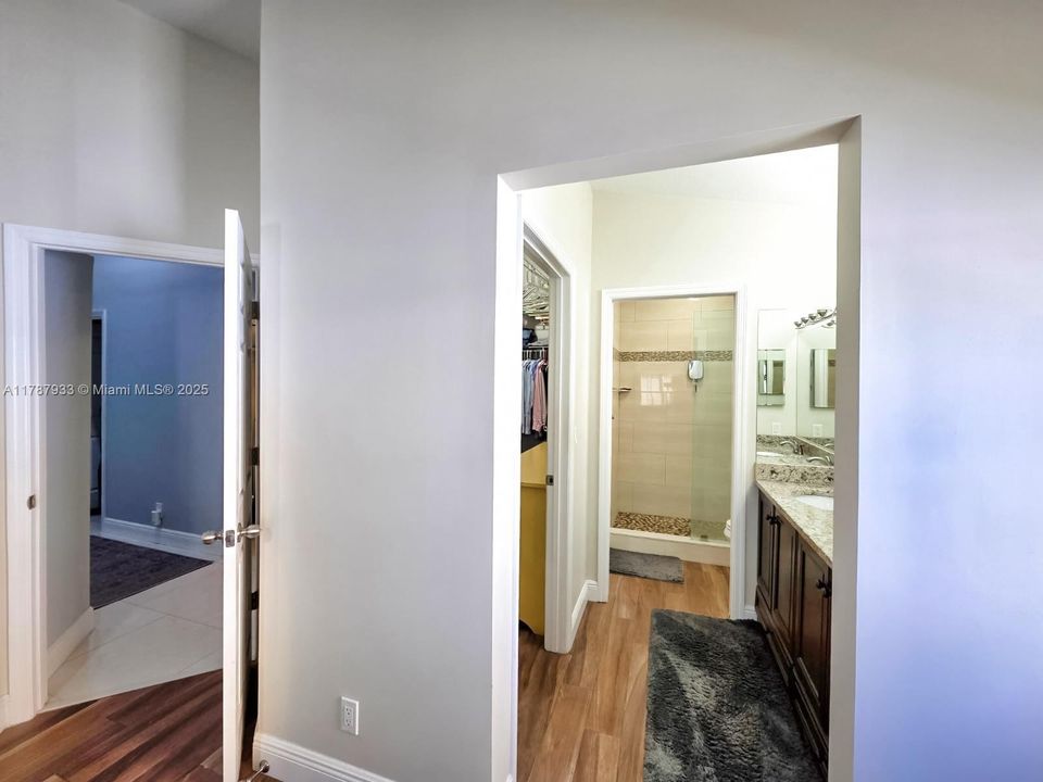 Recently Sold: $528,000 (3 beds, 2 baths, 1716 Square Feet)