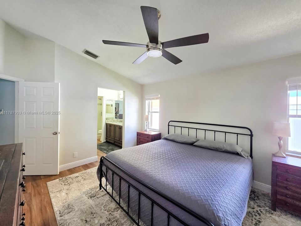 Recently Sold: $528,000 (3 beds, 2 baths, 1716 Square Feet)