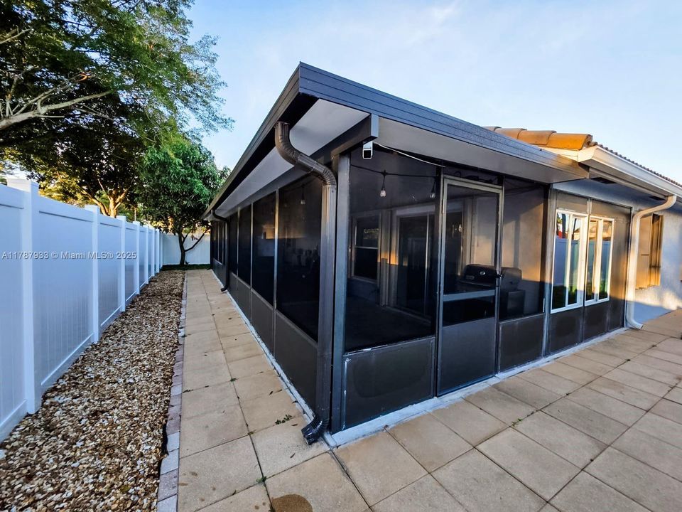 Recently Sold: $528,000 (3 beds, 2 baths, 1716 Square Feet)