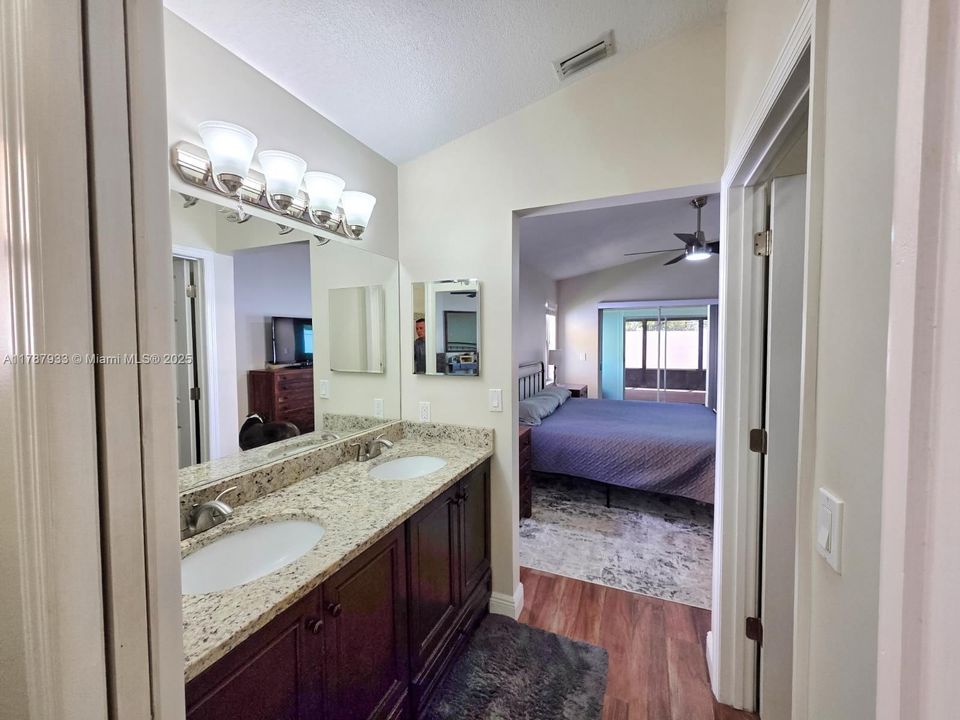 Recently Sold: $528,000 (3 beds, 2 baths, 1716 Square Feet)