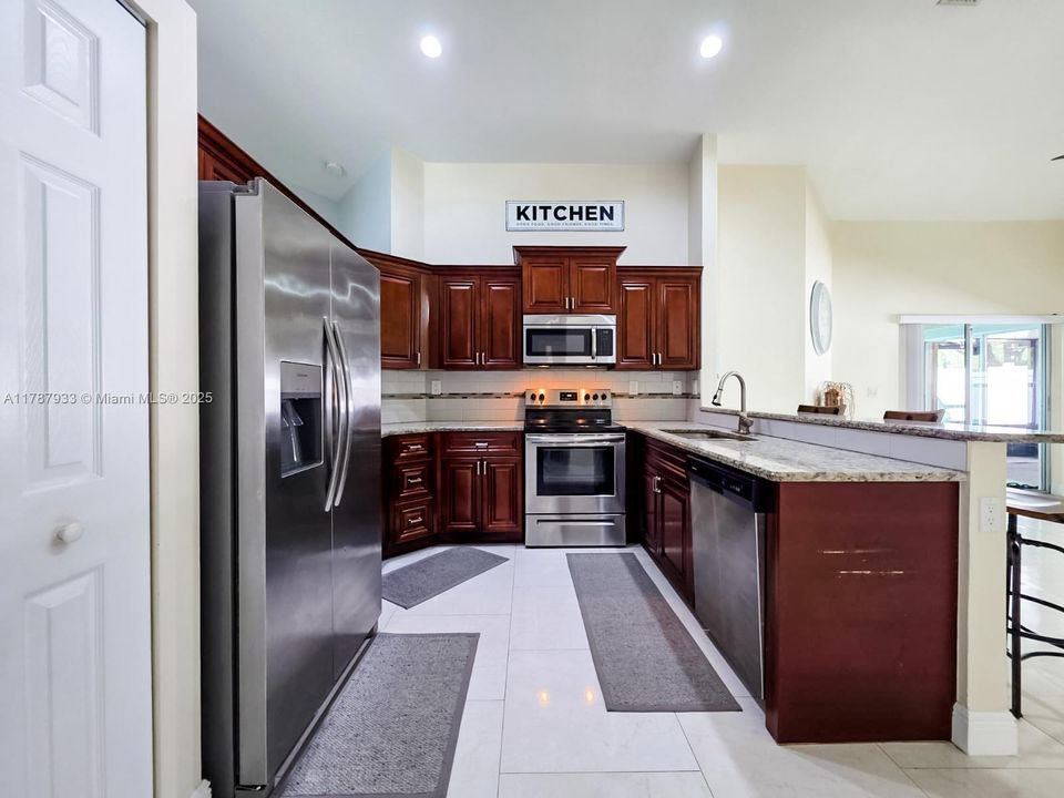 Recently Sold: $528,000 (3 beds, 2 baths, 1716 Square Feet)