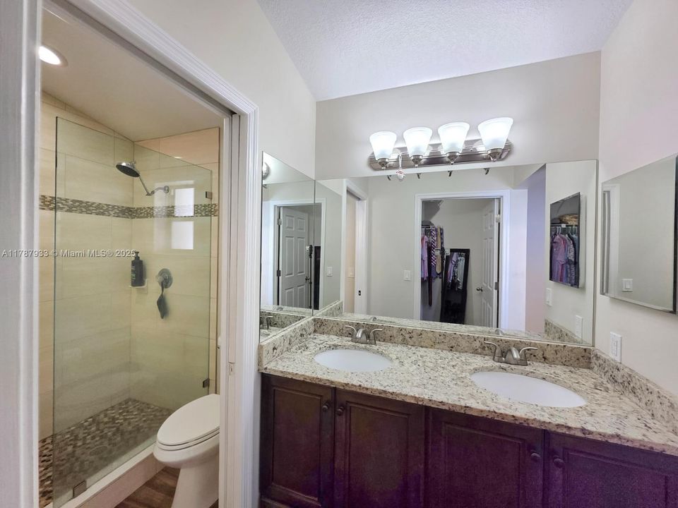 Recently Sold: $528,000 (3 beds, 2 baths, 1716 Square Feet)