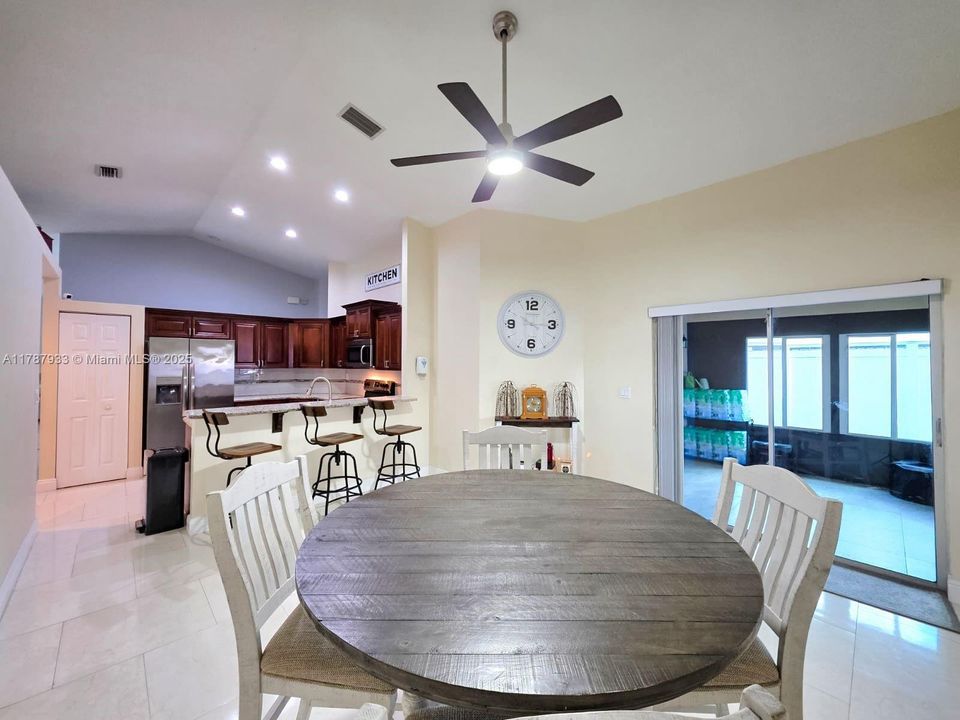 Recently Sold: $528,000 (3 beds, 2 baths, 1716 Square Feet)