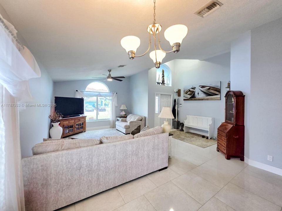 Recently Sold: $528,000 (3 beds, 2 baths, 1716 Square Feet)