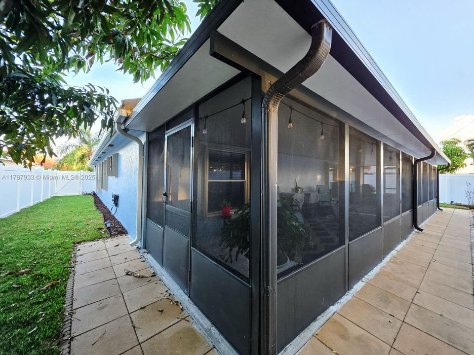 Recently Sold: $528,000 (3 beds, 2 baths, 1716 Square Feet)