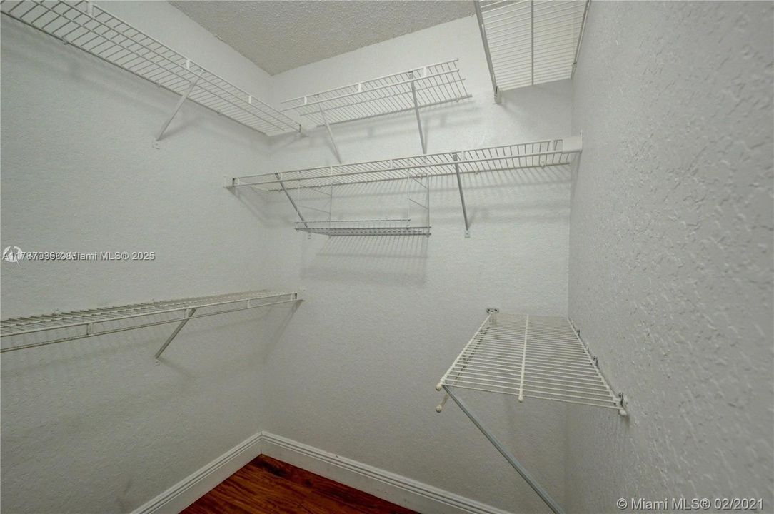 Recently Rented: $2,100 (2 beds, 2 baths, 981 Square Feet)