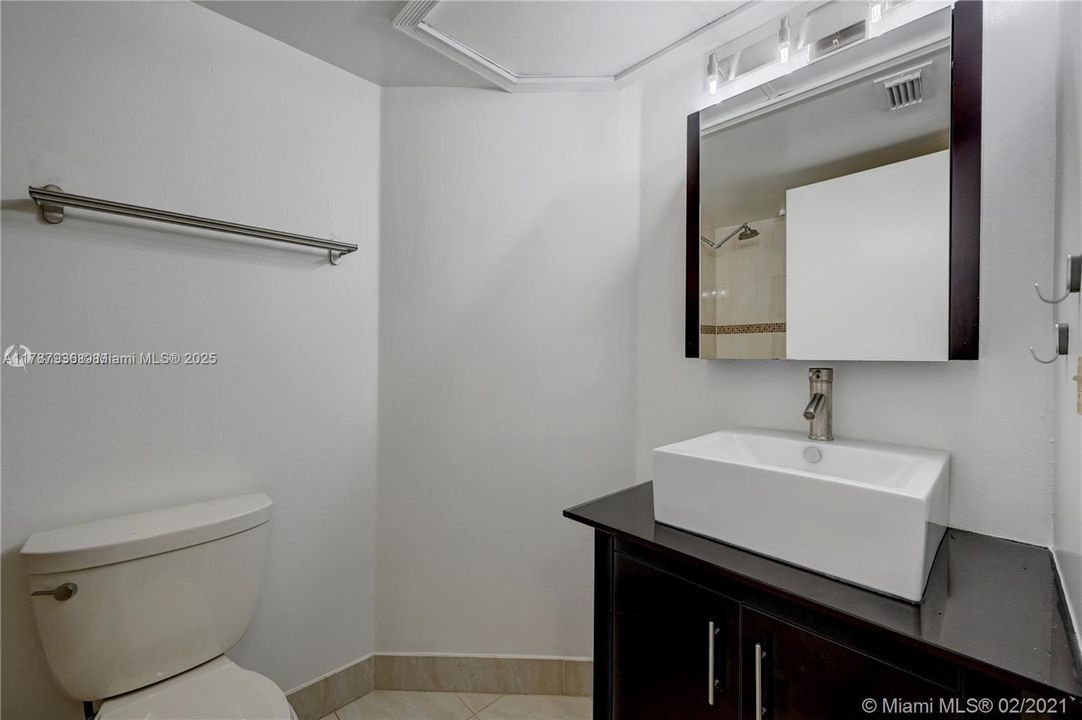 Recently Rented: $2,100 (2 beds, 2 baths, 981 Square Feet)