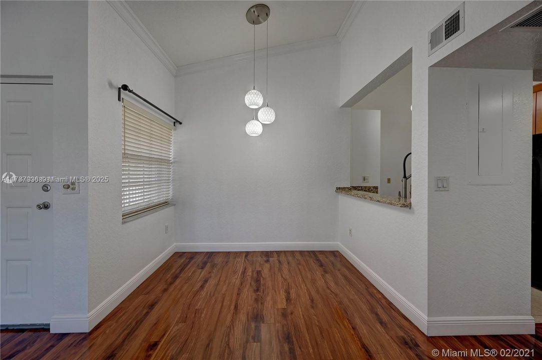 Recently Rented: $2,100 (2 beds, 2 baths, 981 Square Feet)