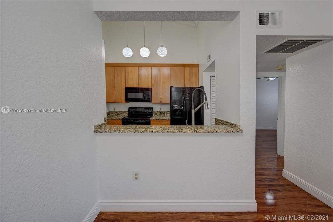 Recently Rented: $2,100 (2 beds, 2 baths, 981 Square Feet)