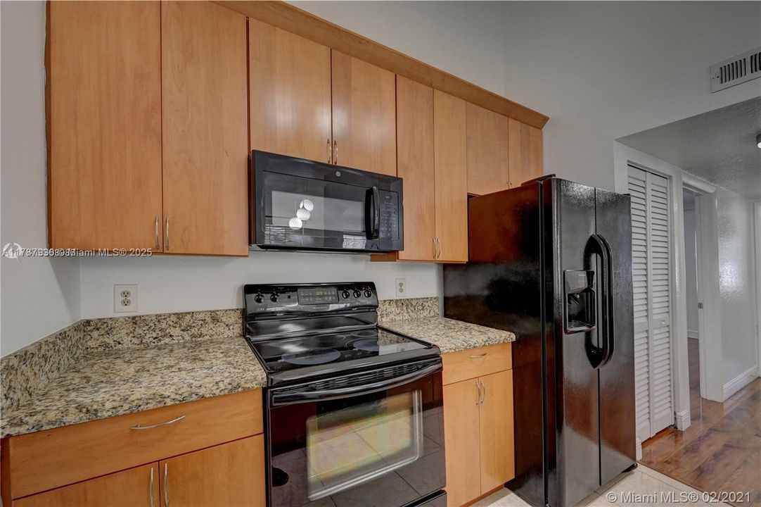 Recently Rented: $2,100 (2 beds, 2 baths, 981 Square Feet)