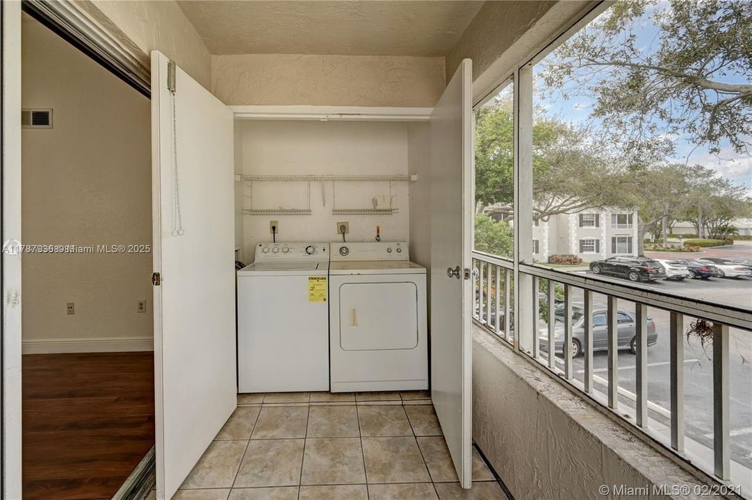 Recently Rented: $2,100 (2 beds, 2 baths, 981 Square Feet)