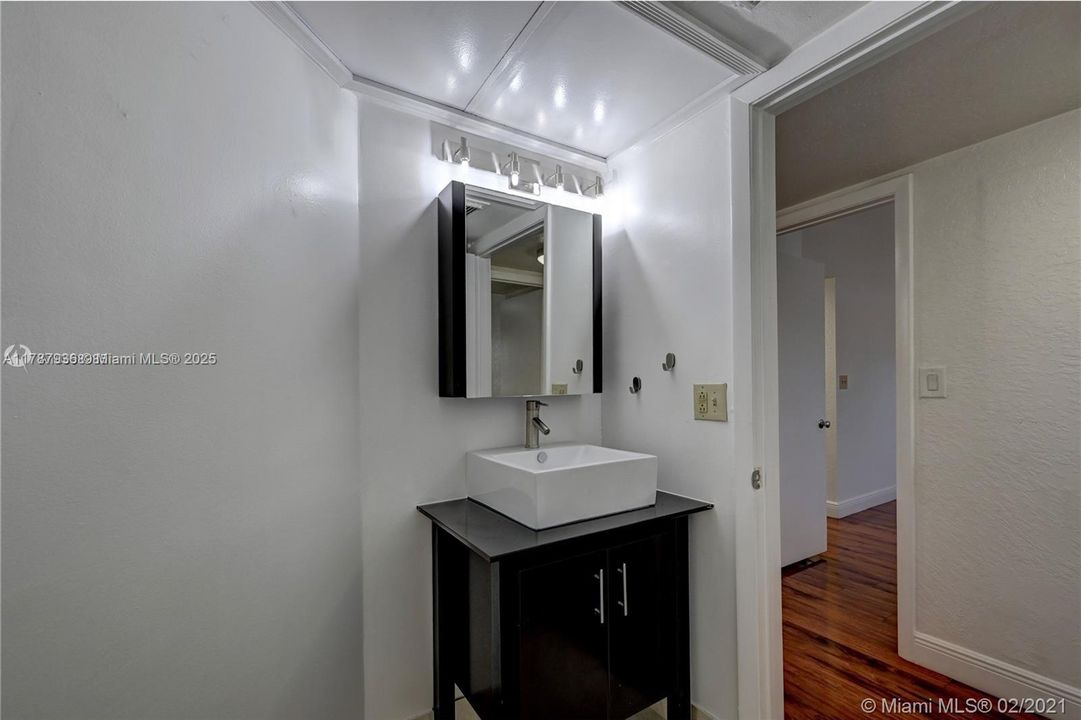 Recently Rented: $2,100 (2 beds, 2 baths, 981 Square Feet)