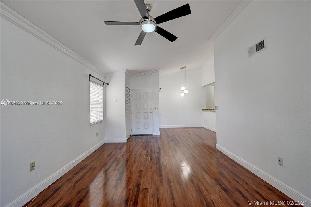 Recently Rented: $2,100 (2 beds, 2 baths, 981 Square Feet)