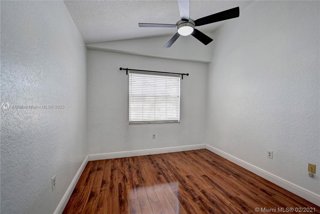 Recently Rented: $2,100 (2 beds, 2 baths, 981 Square Feet)