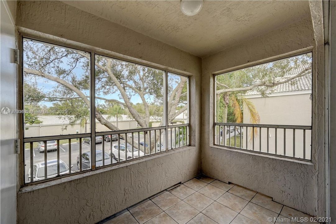 Recently Rented: $2,100 (2 beds, 2 baths, 981 Square Feet)