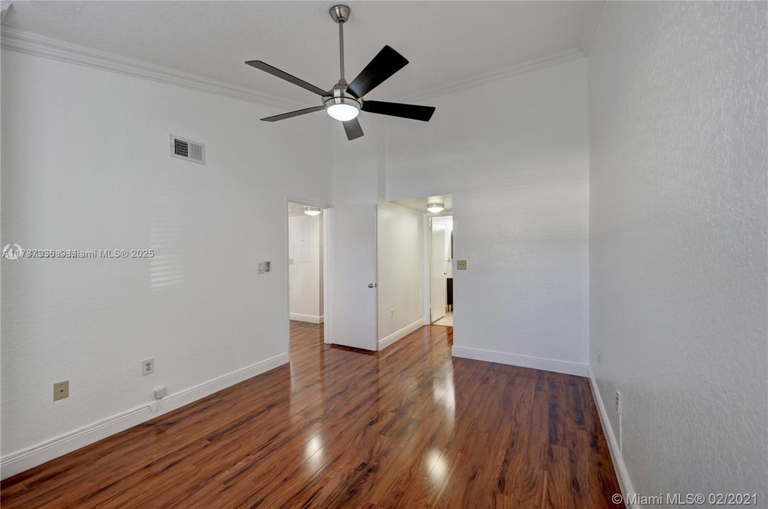 Recently Rented: $2,100 (2 beds, 2 baths, 981 Square Feet)