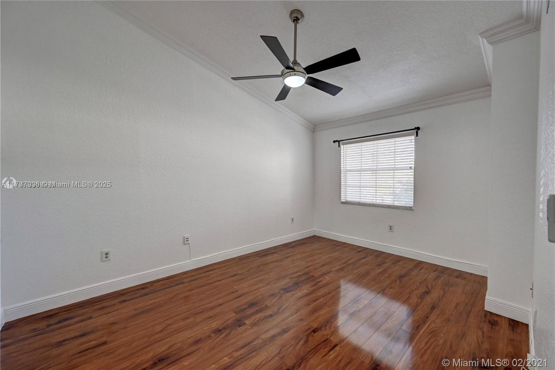 Recently Rented: $2,100 (2 beds, 2 baths, 981 Square Feet)