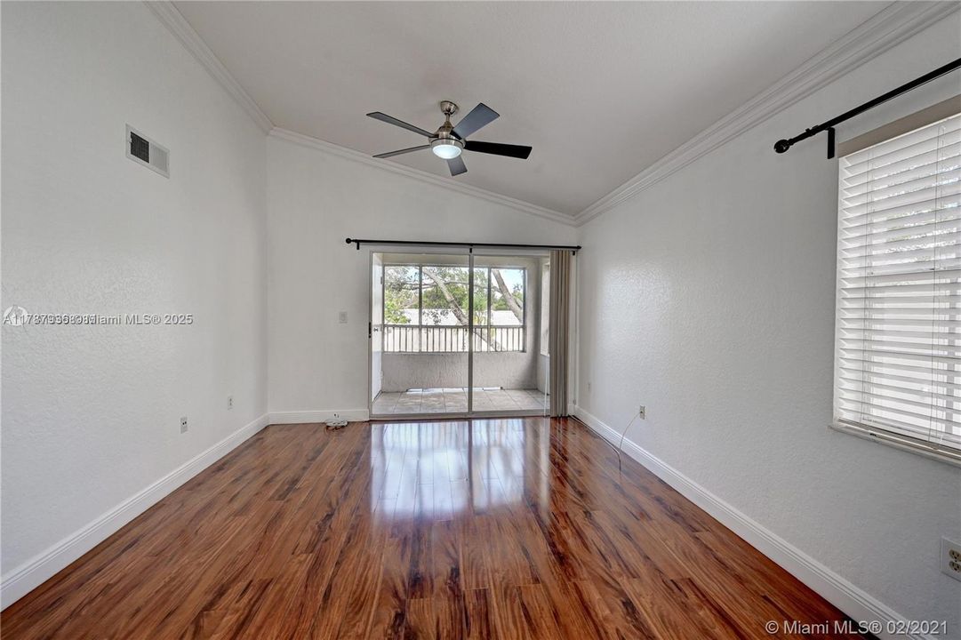 Recently Rented: $2,100 (2 beds, 2 baths, 981 Square Feet)