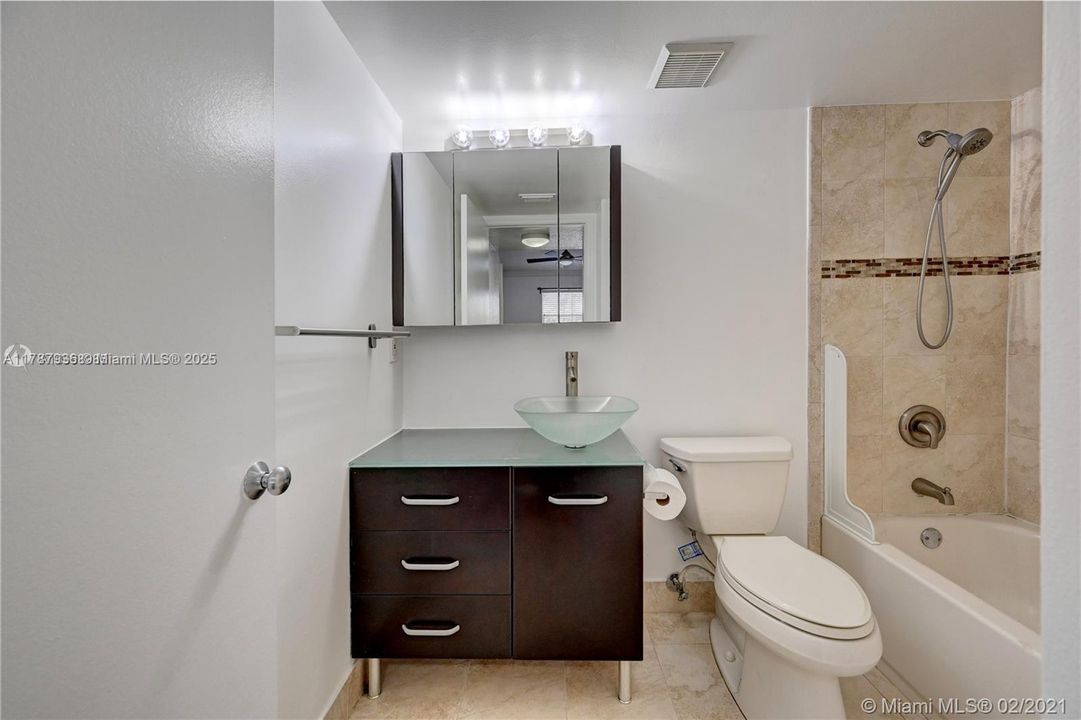 Recently Rented: $2,100 (2 beds, 2 baths, 981 Square Feet)