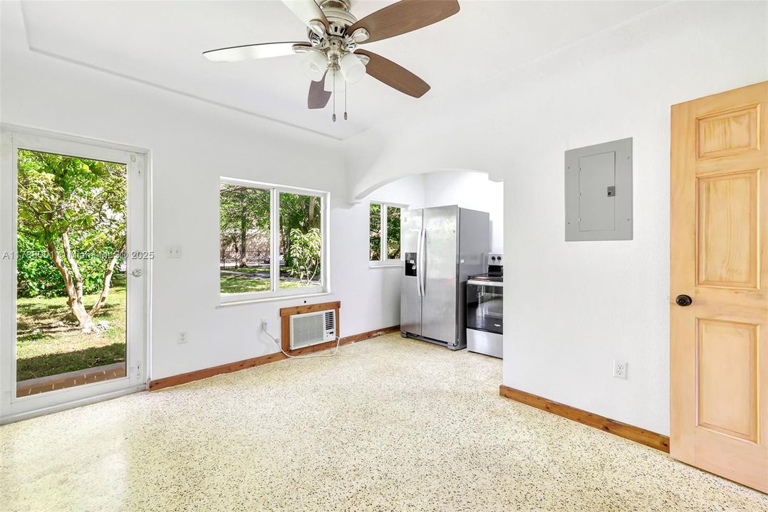 合同活跃: $1,875,000 (0 贝兹, 0 浴室, 2625 平方英尺)