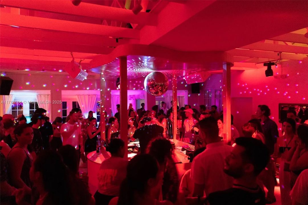 合同活跃: $1,875,000 (0 贝兹, 0 浴室, 2625 平方英尺)