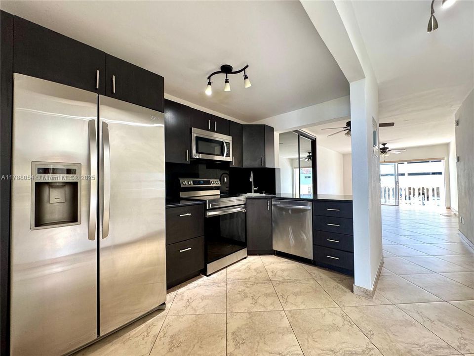 Vendido Recientemente: $185,000 (1 camas, 1 baños, 700 Pies cuadrados)